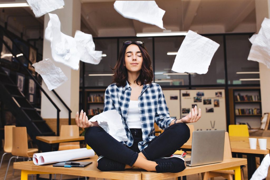 Personne qui gère le stress en entreprise